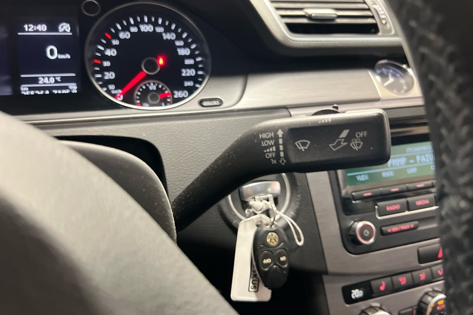 Volkswagen Passat iso kuva 16