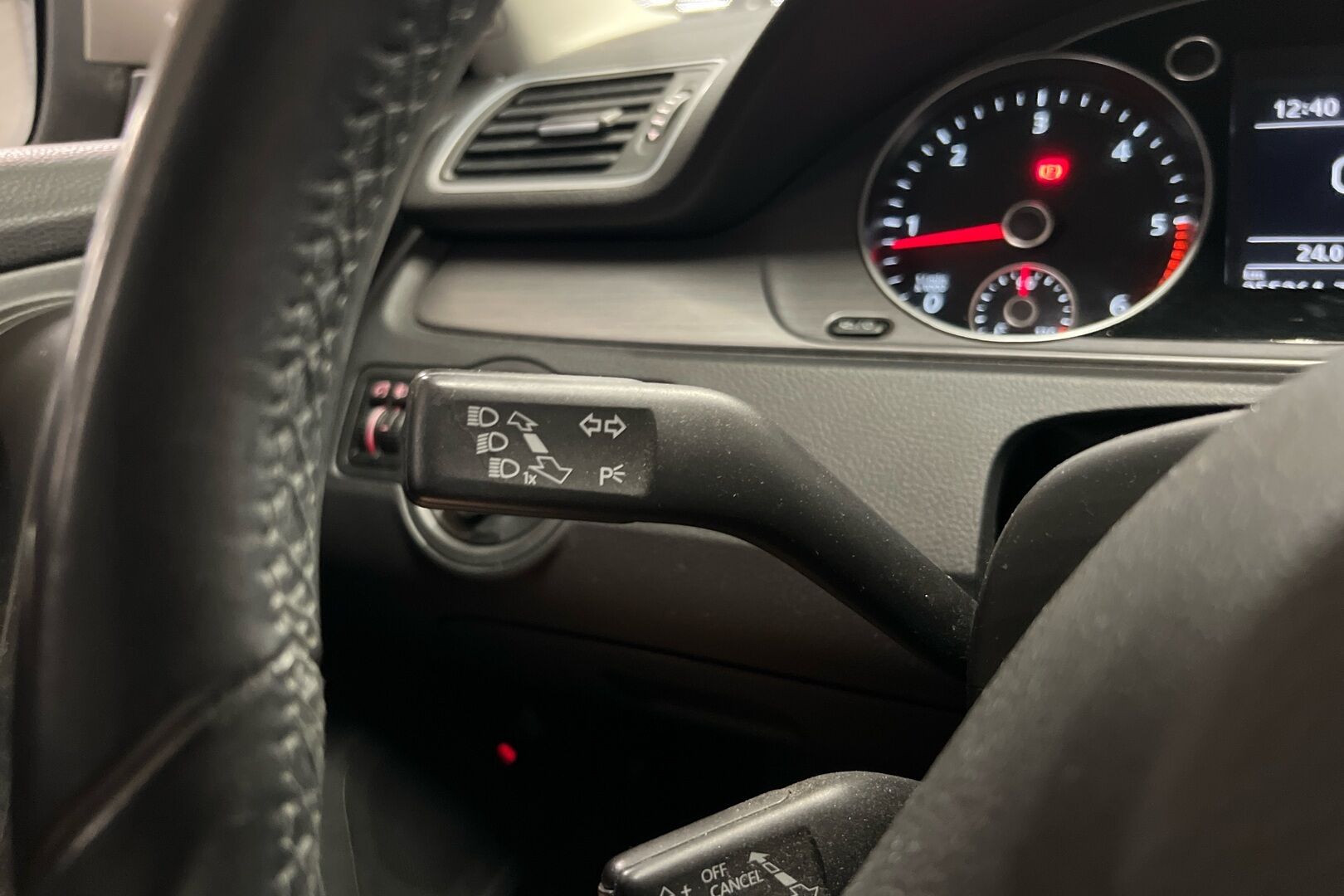 Volkswagen Passat iso kuva 17