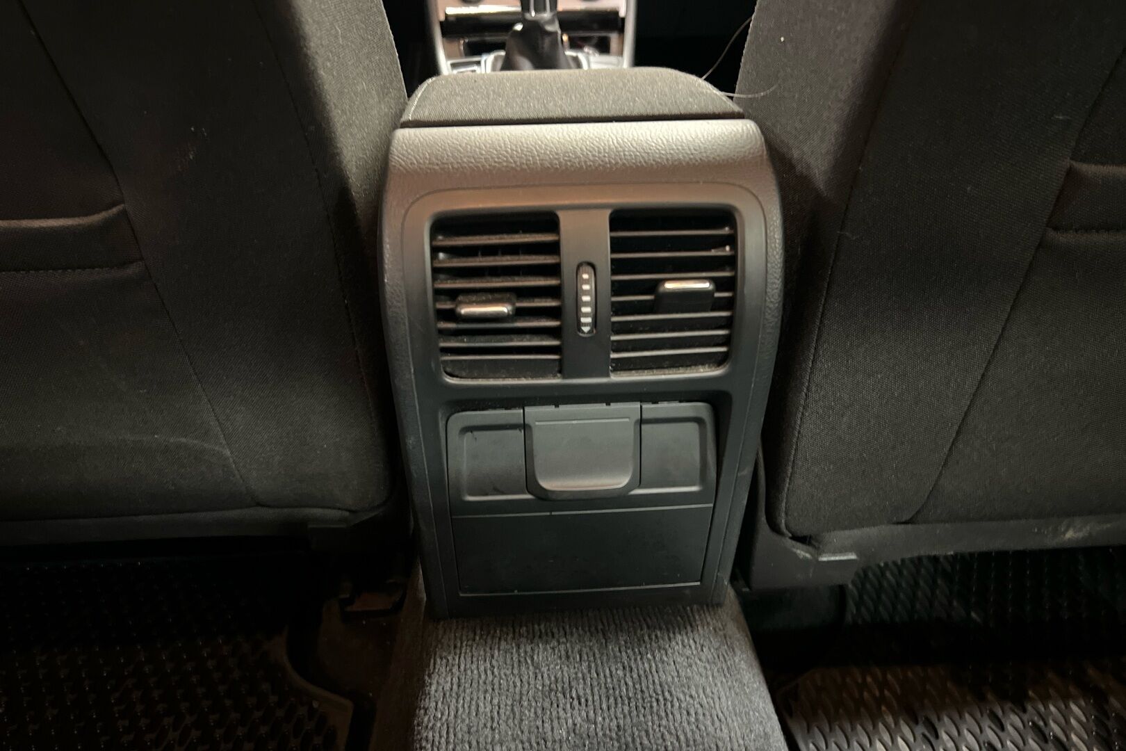 Volkswagen Passat iso kuva 22
