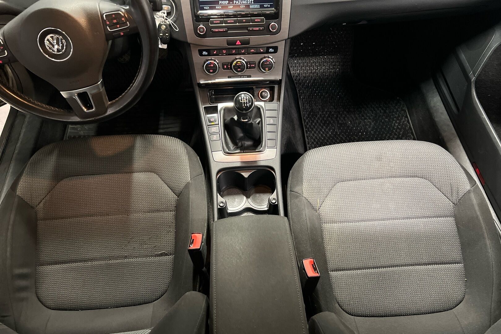 Volkswagen Passat iso kuva 24