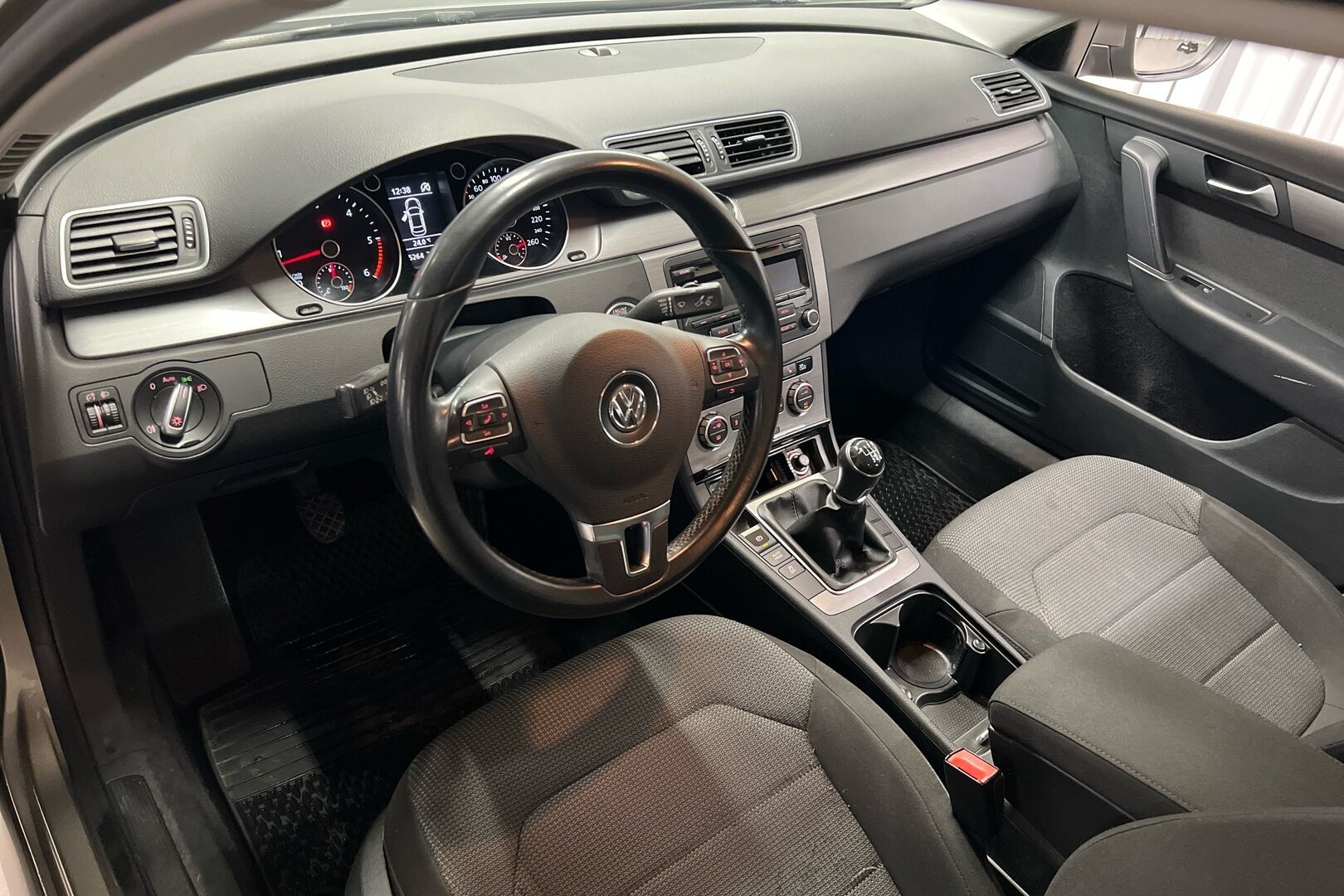 Volkswagen Passat iso kuva 6