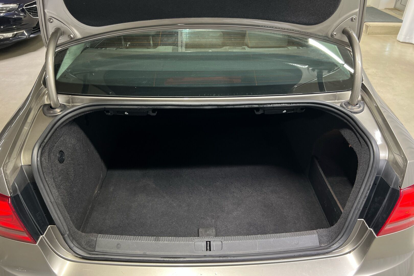 Volkswagen Passat iso kuva 9