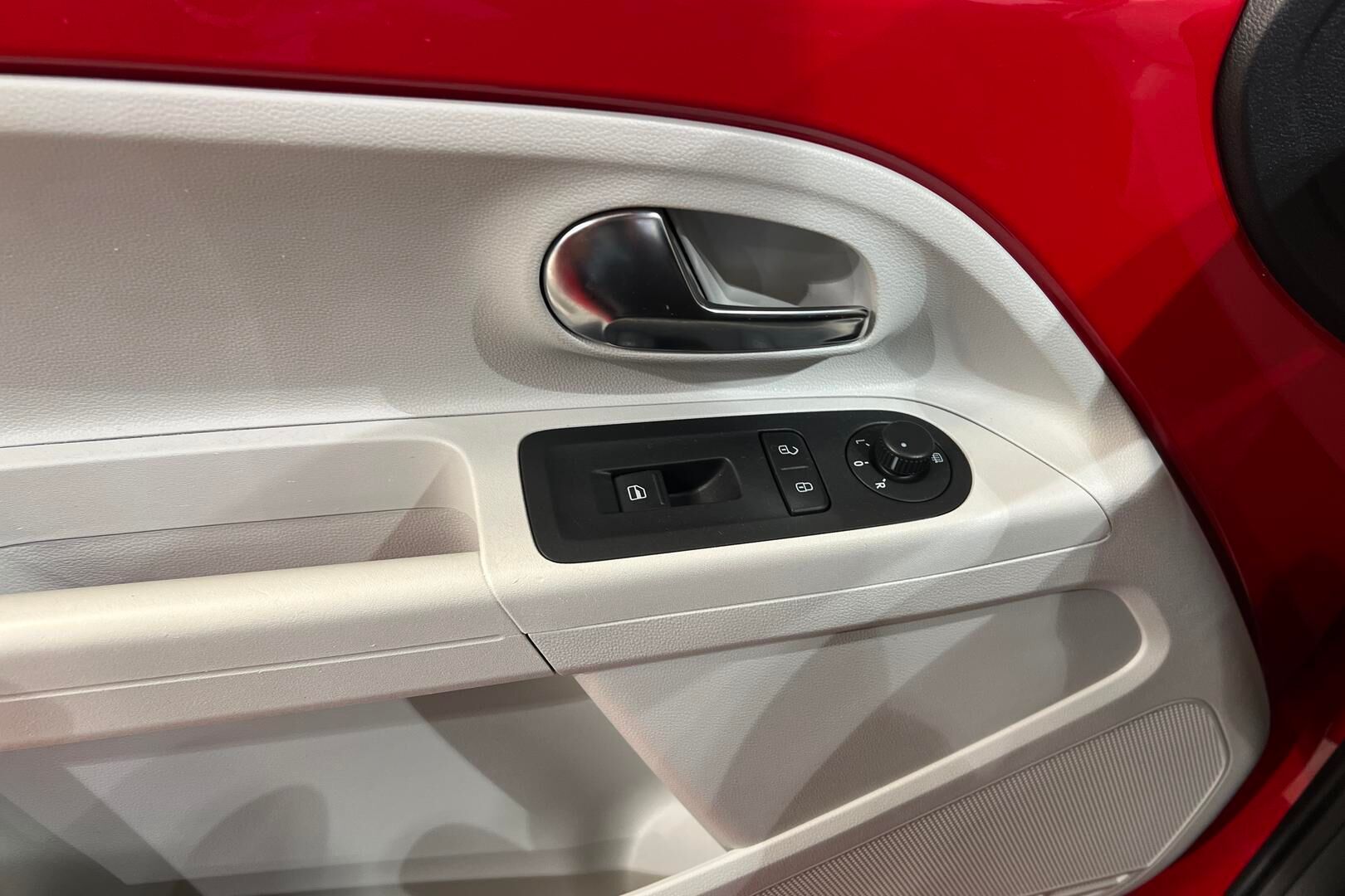 Volkswagen up! iso kuva 19