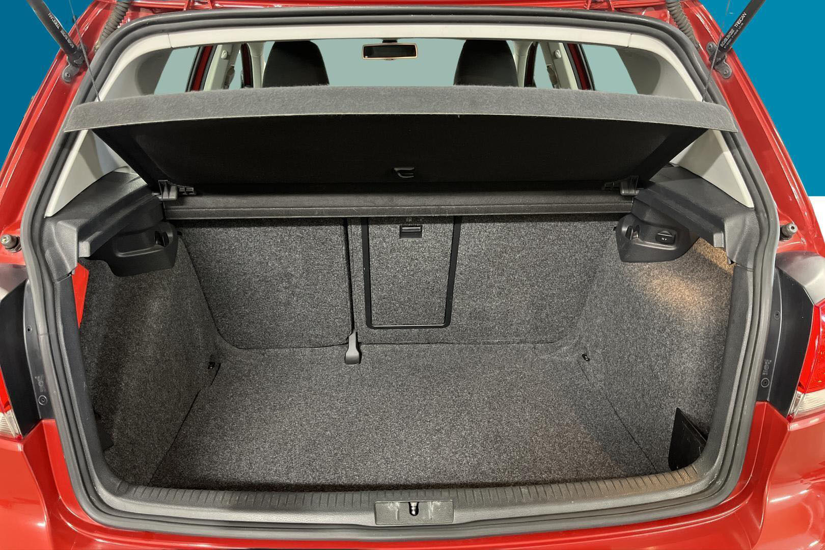 Volkswagen Golf iso kuva 12