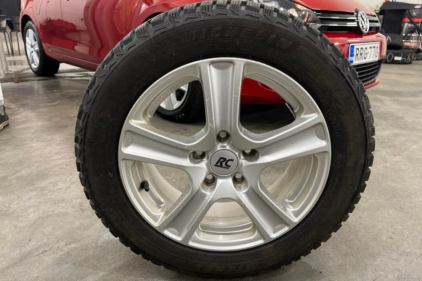 Volkswagen Golf iso kuva 15