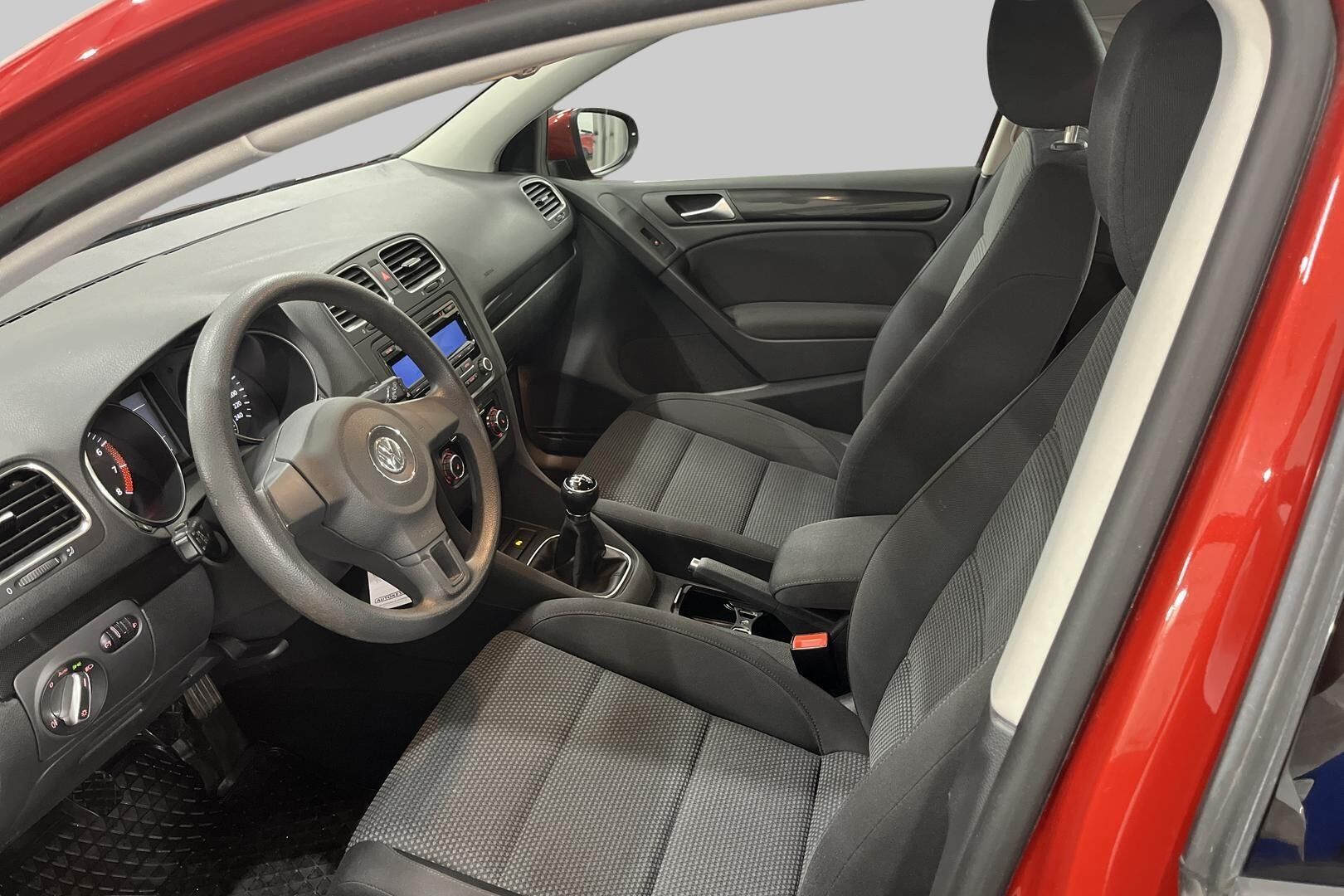 Volkswagen Golf iso kuva 9