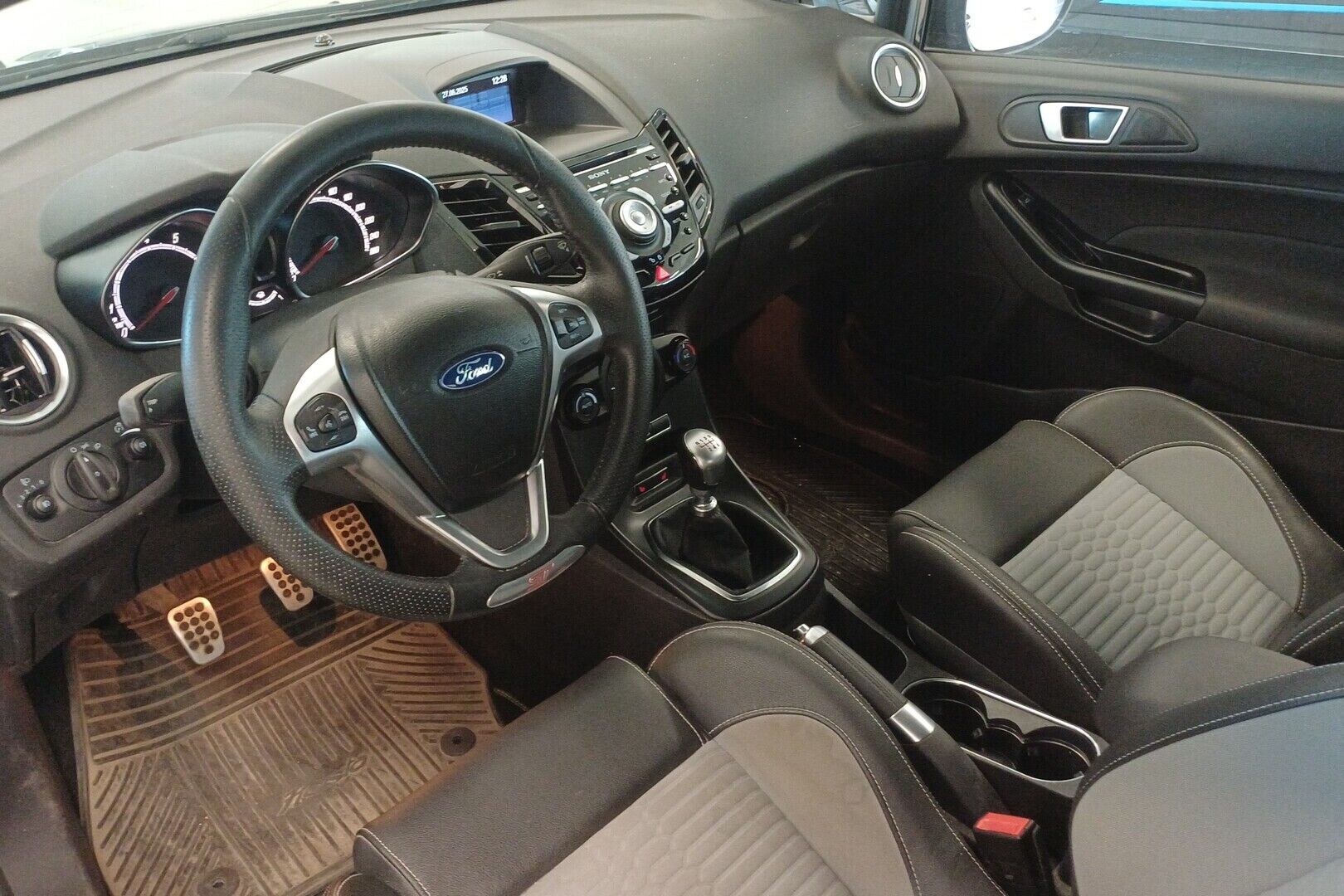 Ford Fiesta iso kuva 1