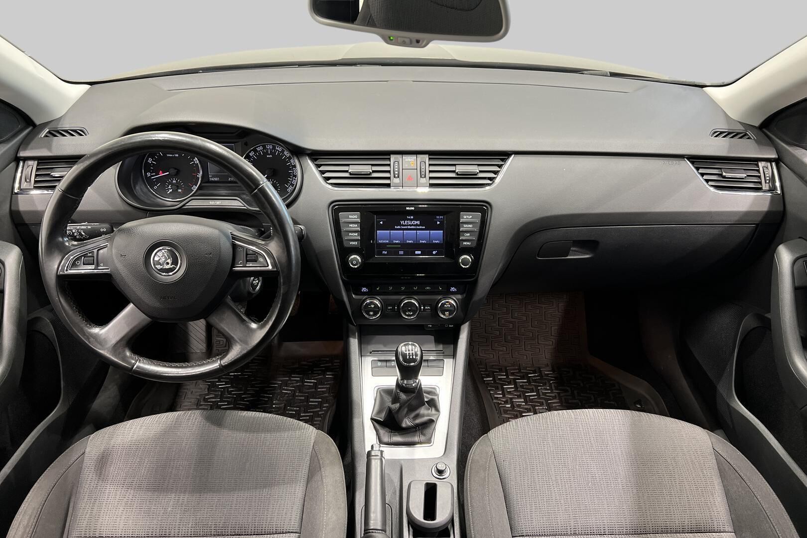 Skoda Octavia iso kuva 11