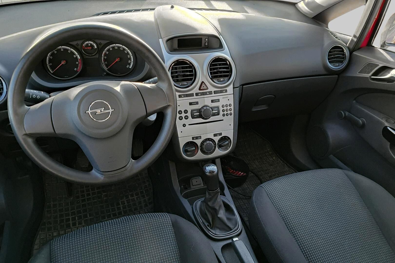 Opel Corsa iso kuva 1