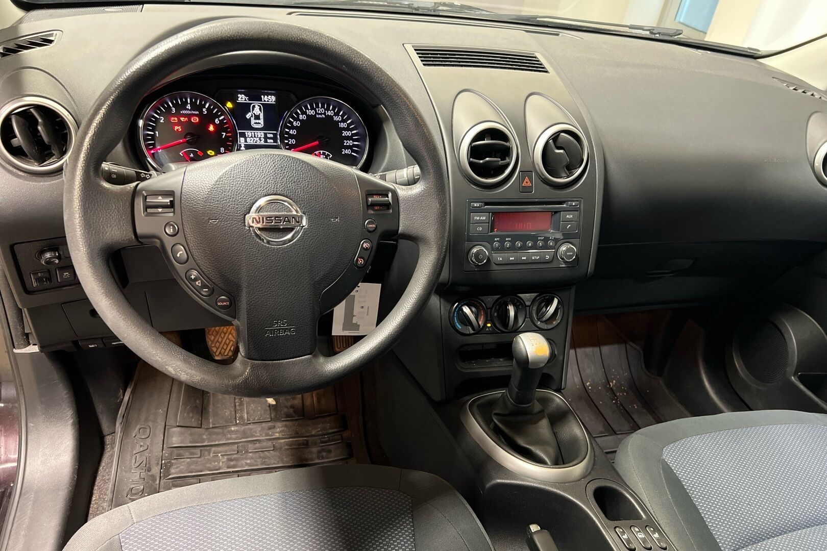Nissan Qashqai iso kuva 7