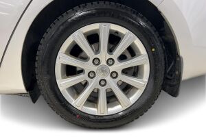 Toyota Auris esikatselu 13