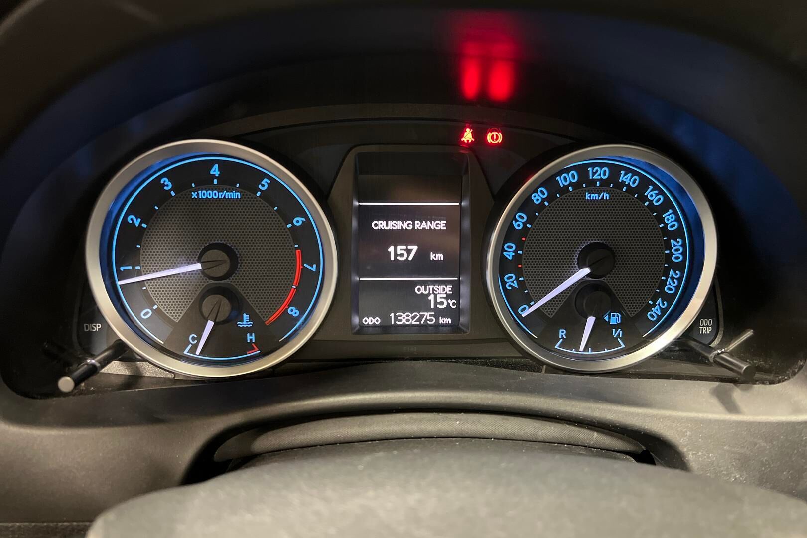 Toyota Auris iso kuva 14