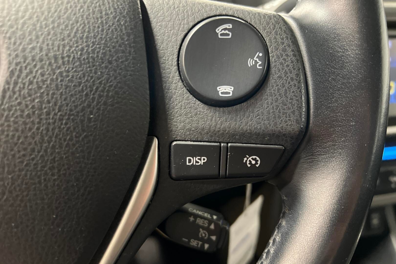 Toyota Auris iso kuva 17