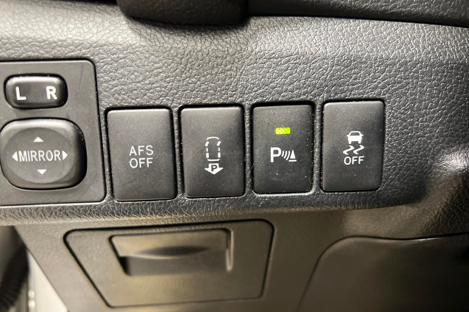 Toyota Auris iso kuva 18