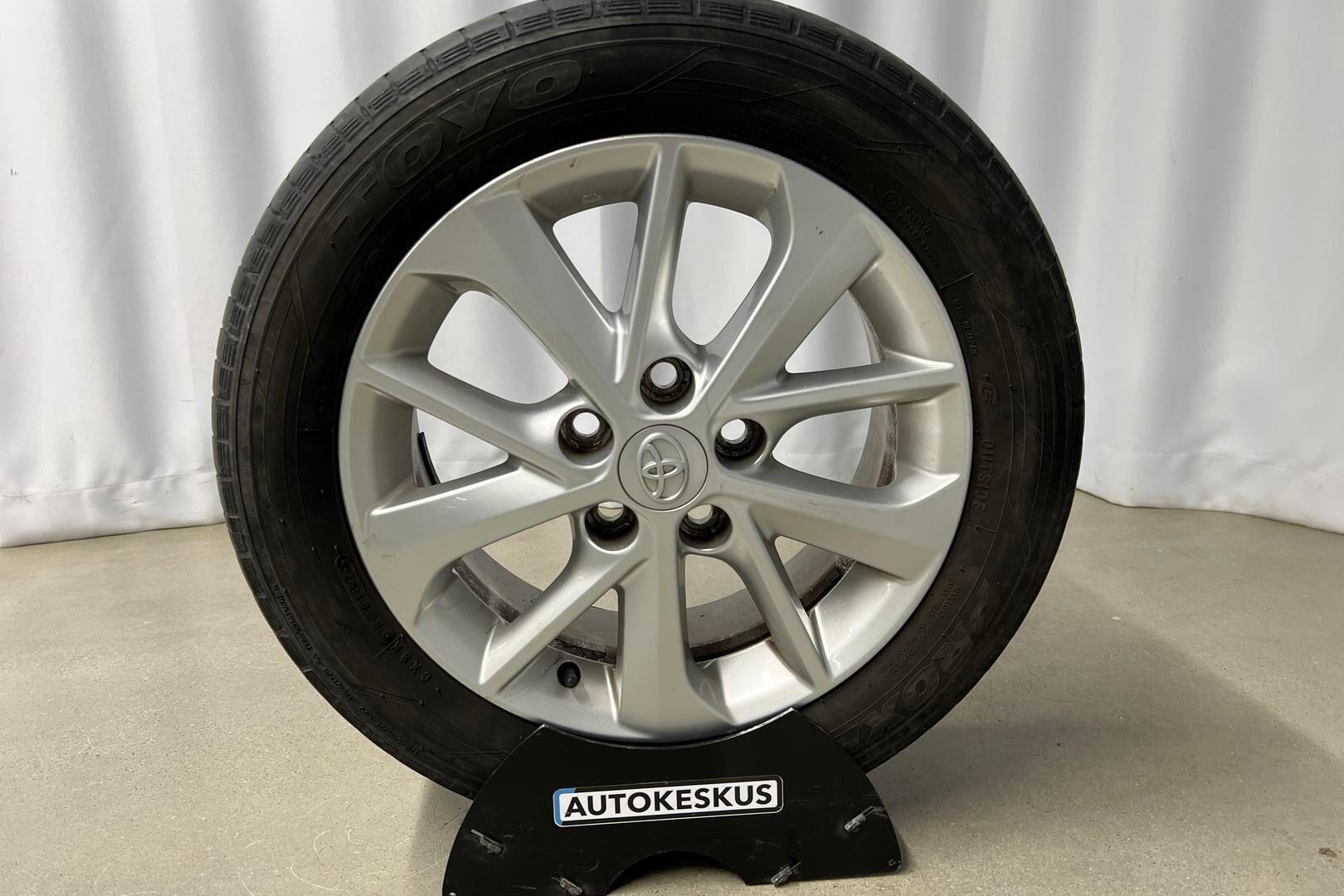 Toyota Auris iso kuva 19