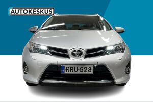 Toyota Auris esikatselu 2