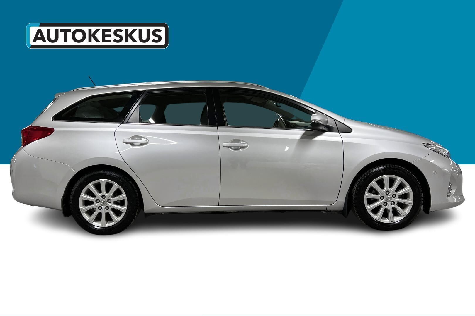 Toyota Auris iso kuva 4