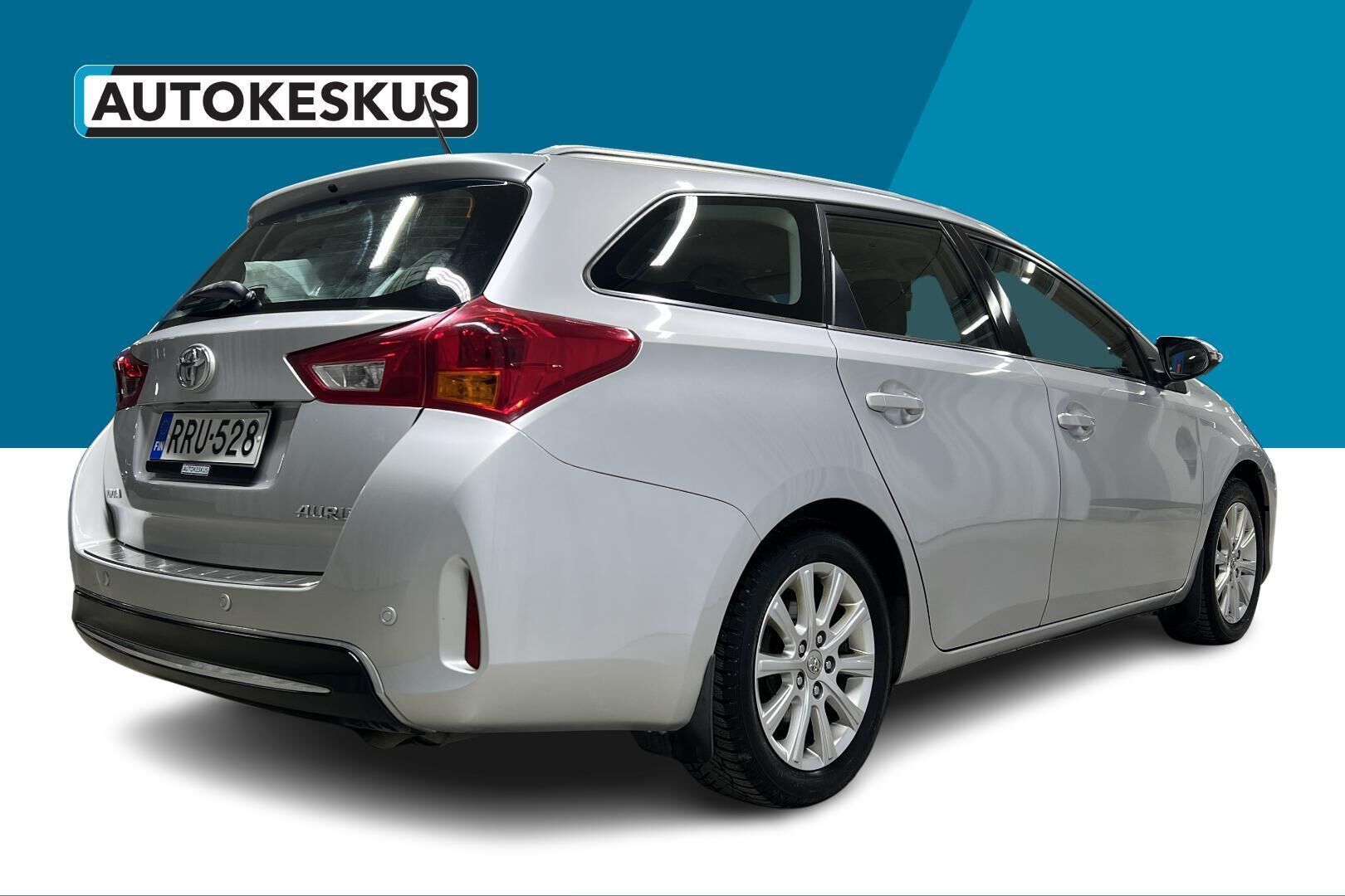 Toyota Auris iso kuva 5