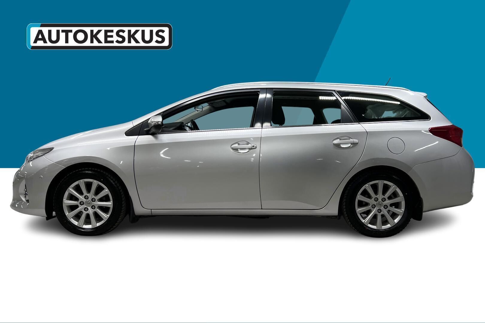 Toyota Auris iso kuva 8