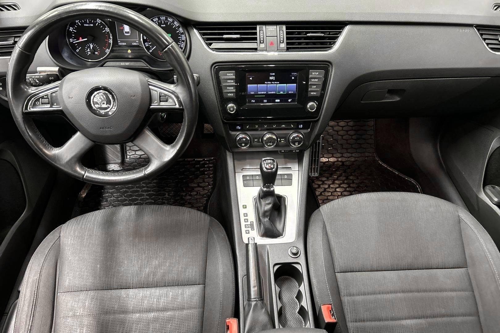 Skoda Octavia iso kuva 11
