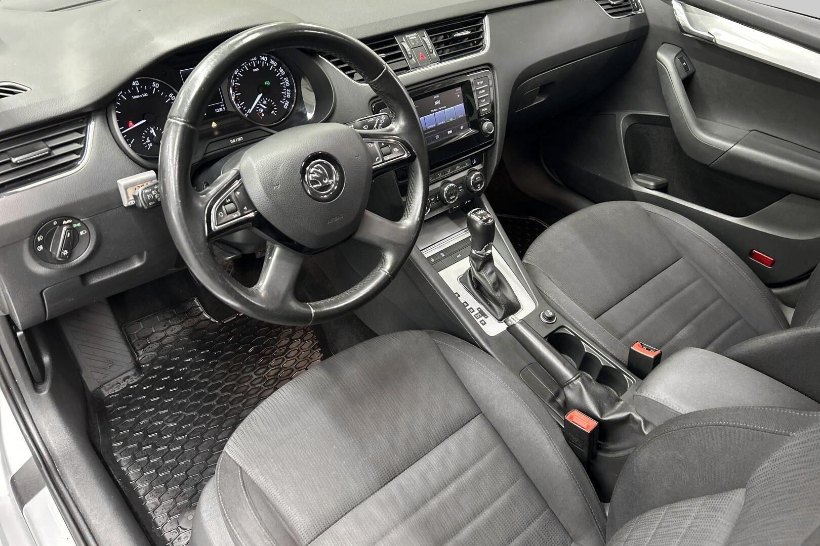 Skoda Octavia iso kuva 9