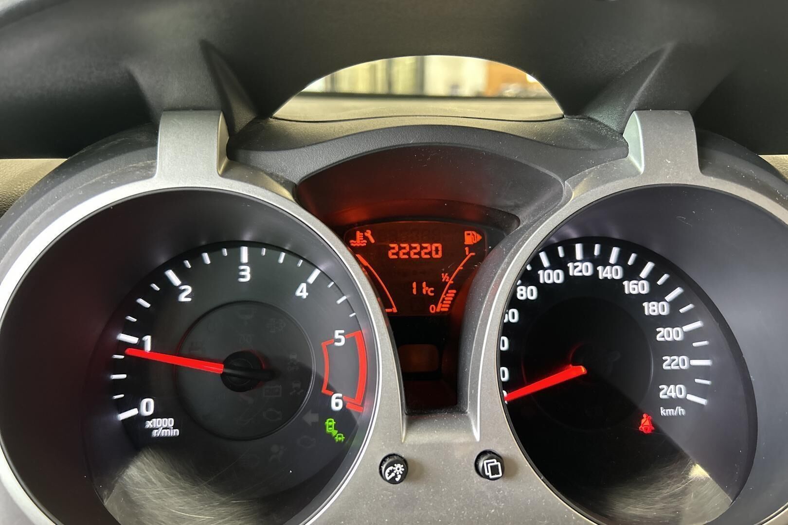 Nissan Juke iso kuva 14