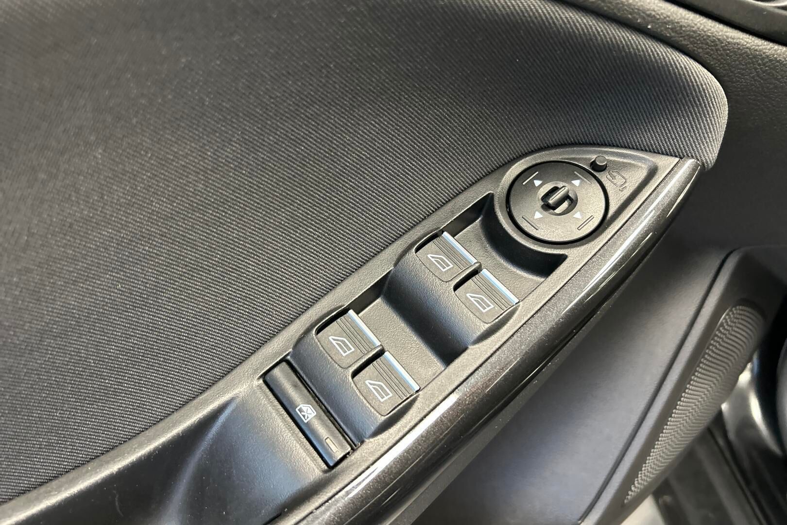 Ford Focus iso kuva 13