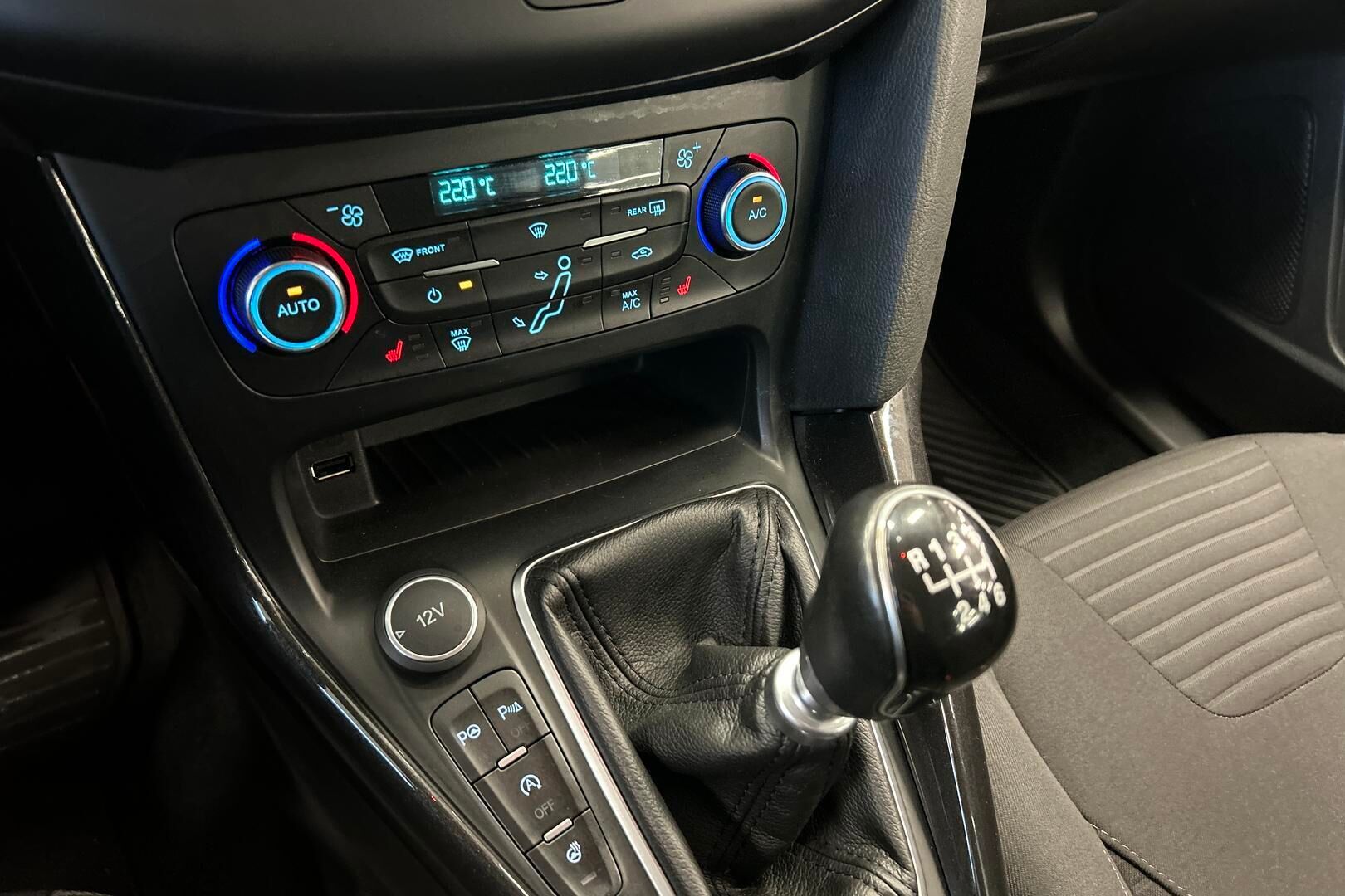 Ford Focus iso kuva 15