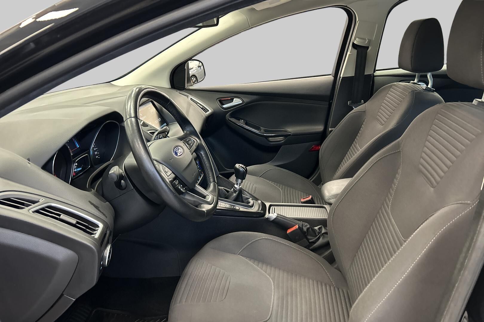 Ford Focus iso kuva 8