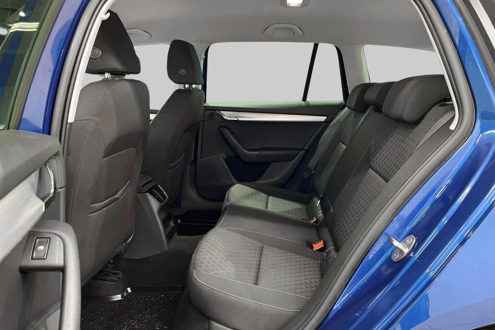 Skoda Octavia iso kuva 10
