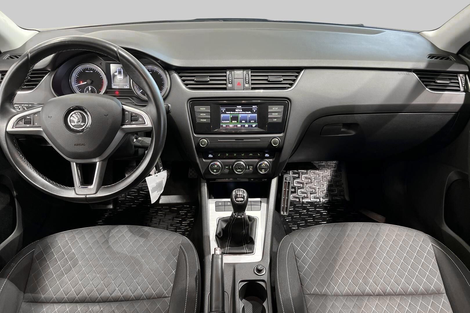 Skoda Octavia iso kuva 11
