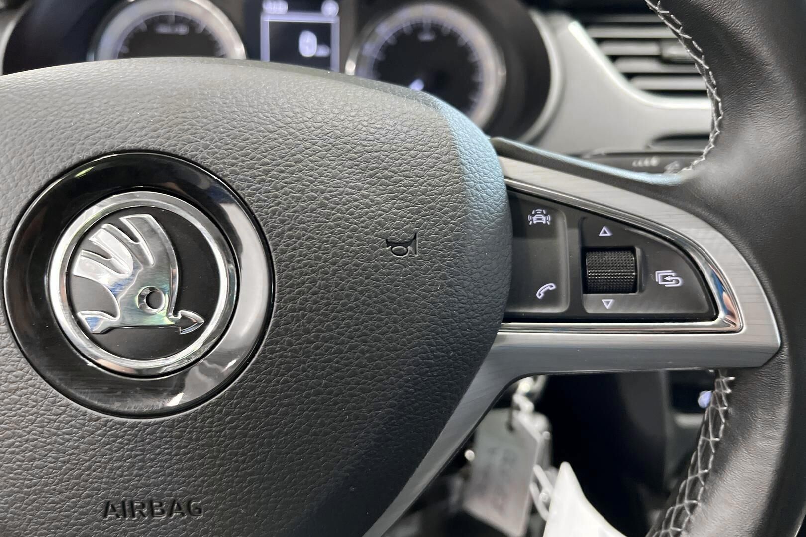 Skoda Octavia iso kuva 21