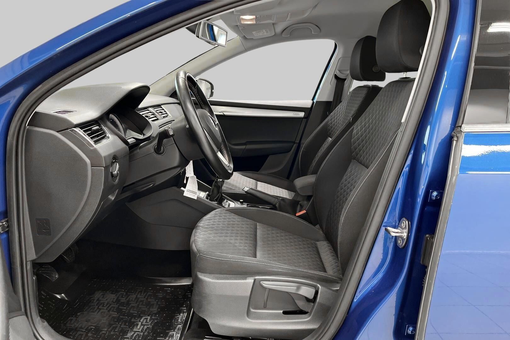 Skoda Octavia iso kuva 9
