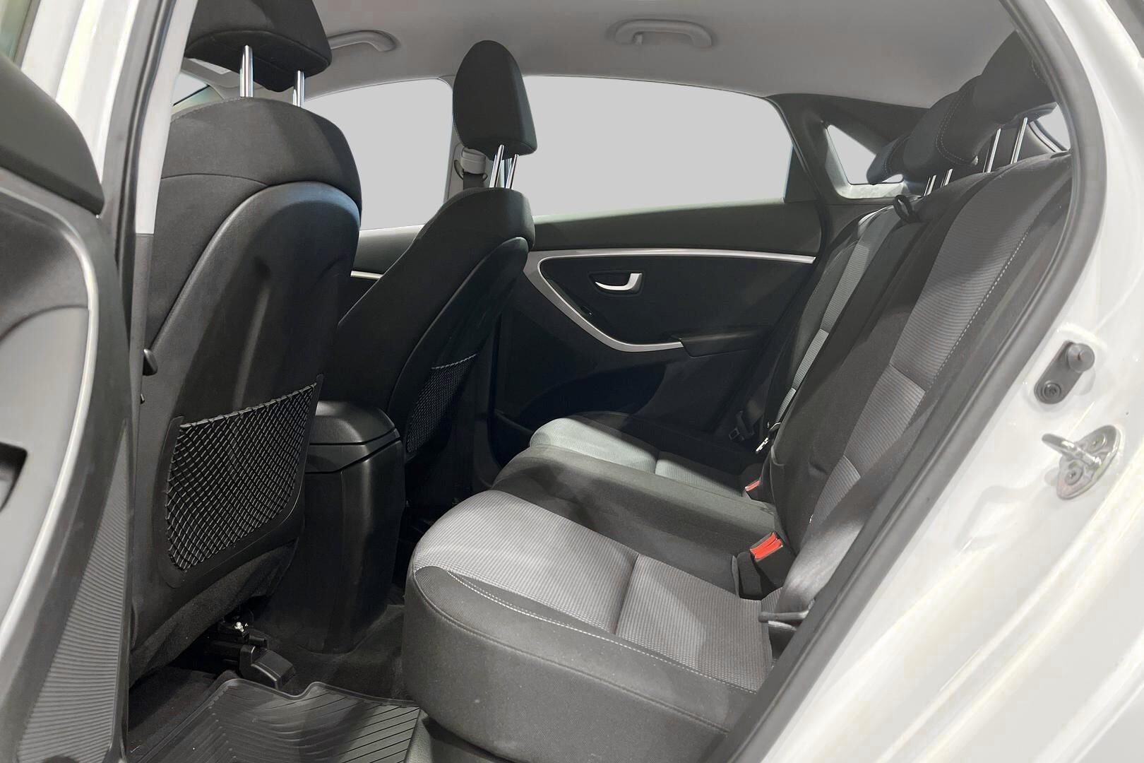 Hyundai i30 5d iso kuva 10