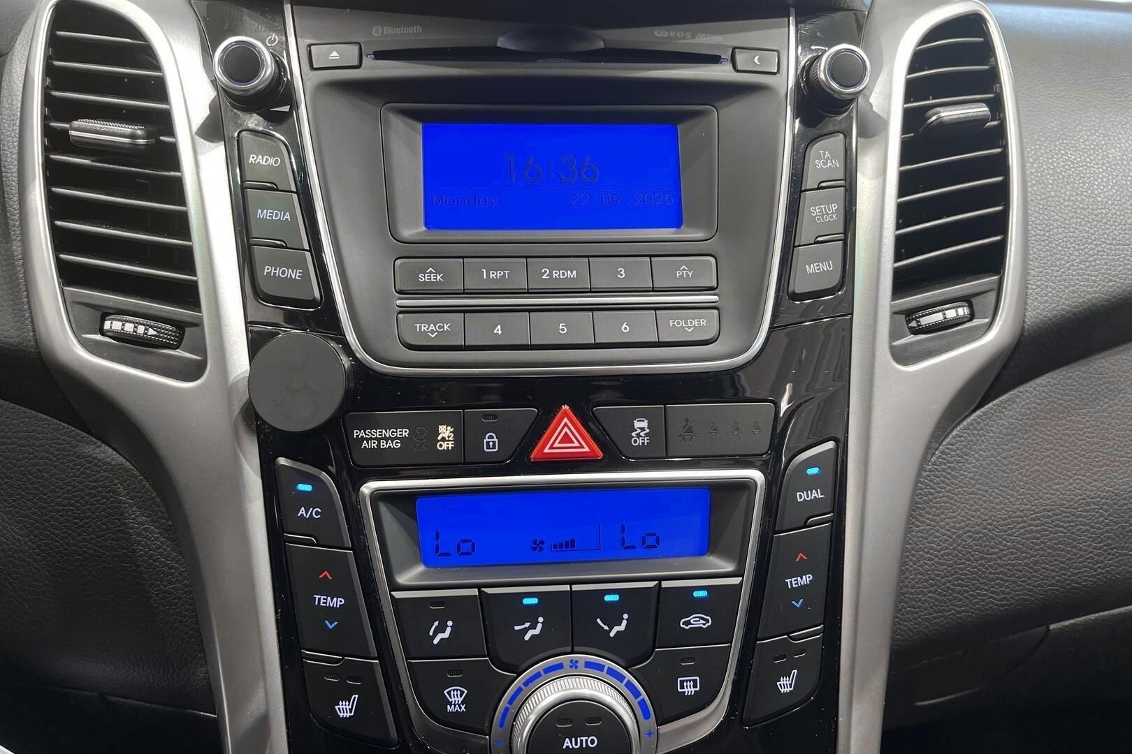 Hyundai i30 5d iso kuva 16