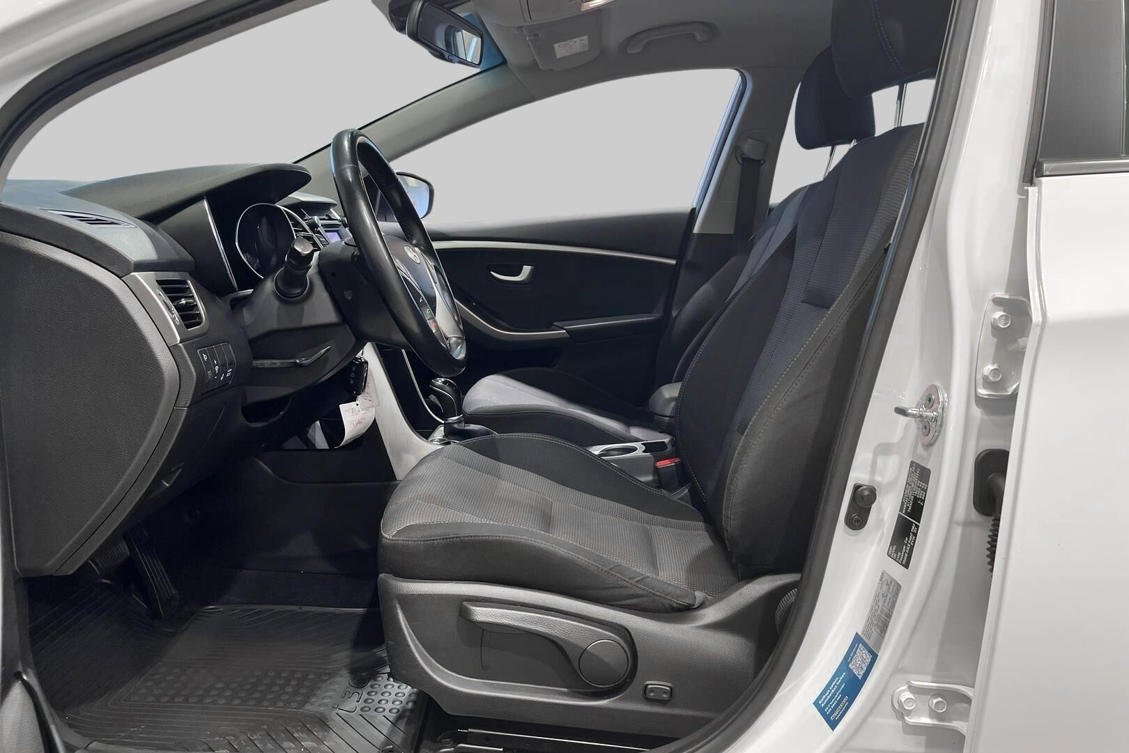 Hyundai i30 5d iso kuva 9