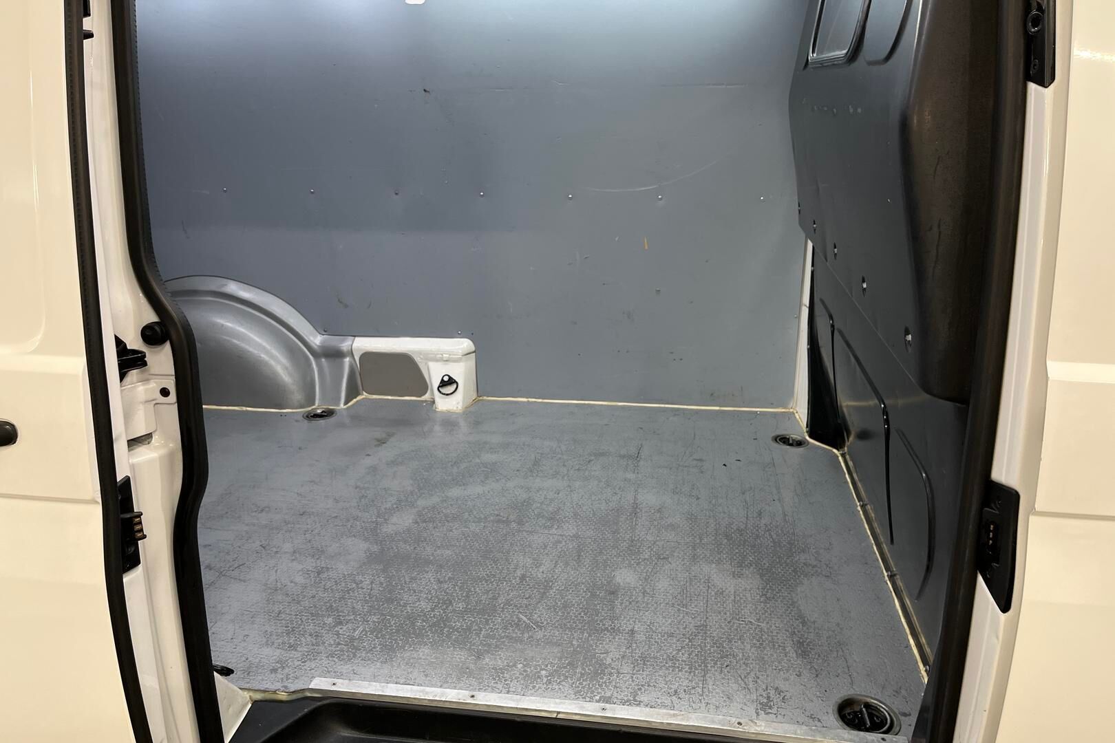 Volkswagen Transporter iso kuva 10