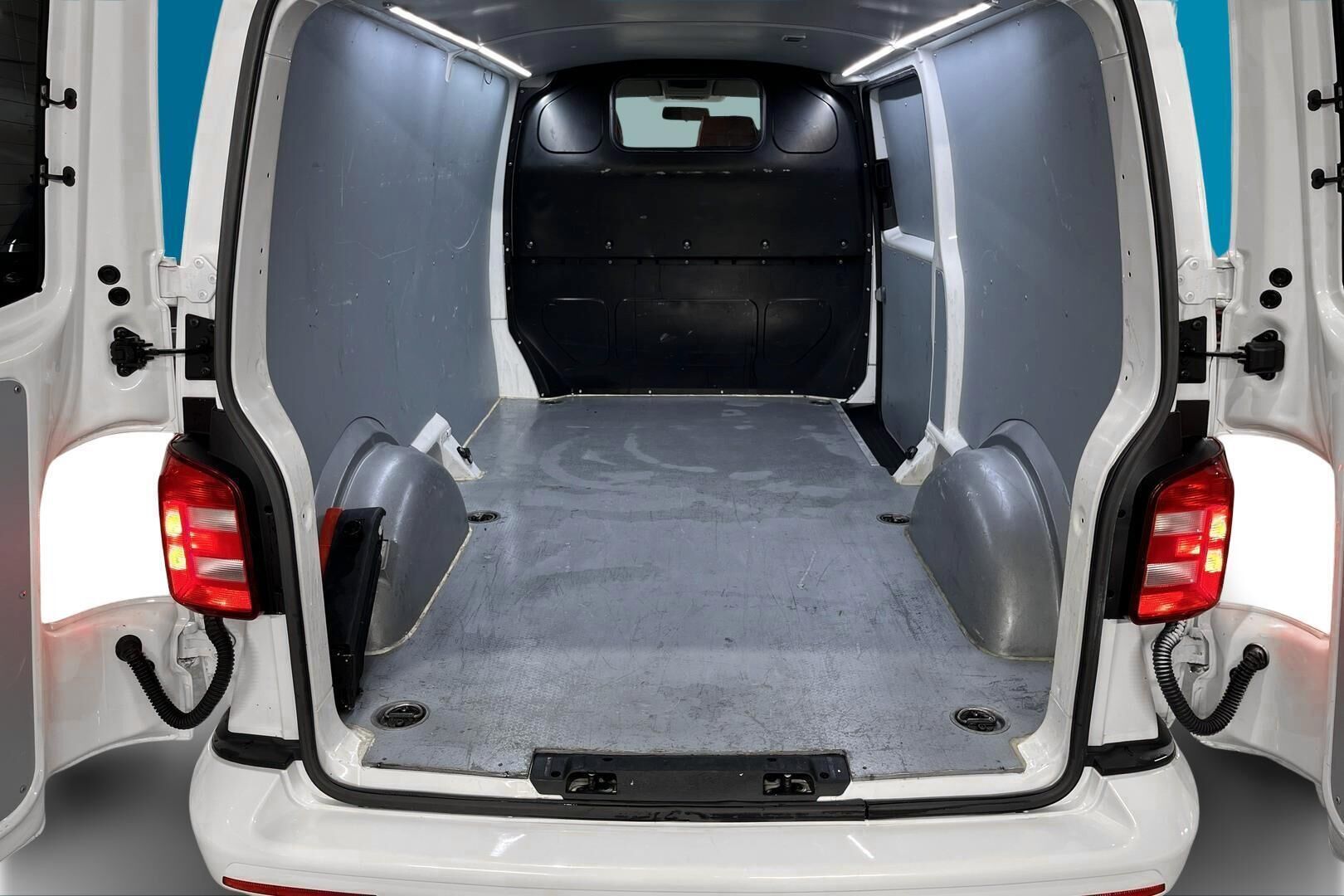 Volkswagen Transporter iso kuva 12
