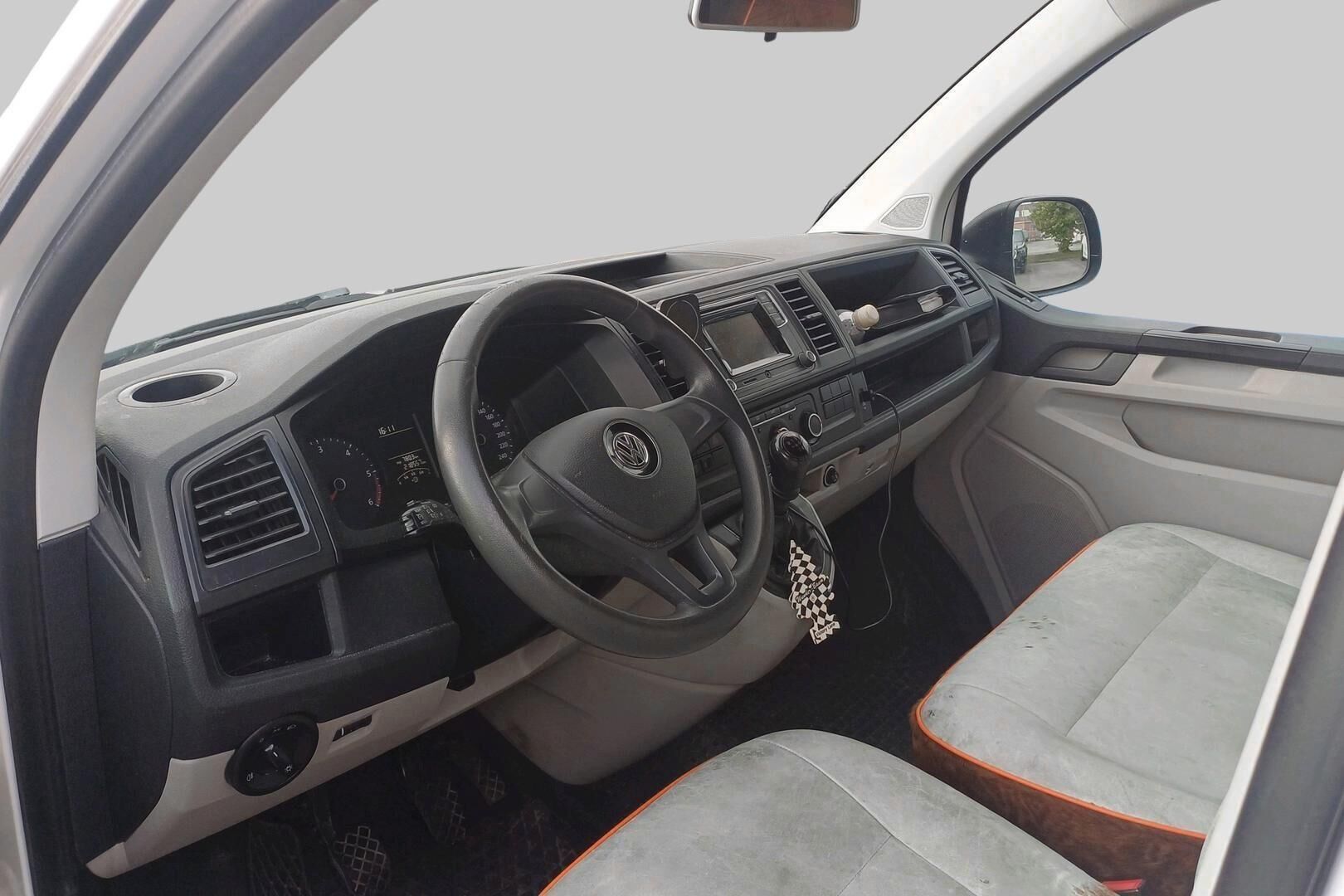 Volkswagen Transporter iso kuva 2