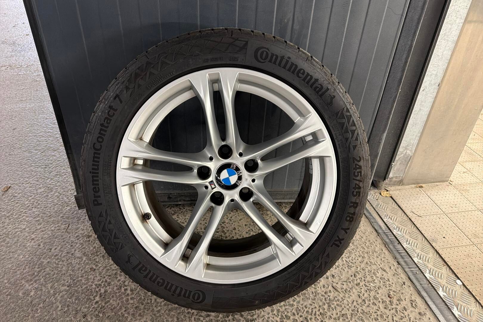 BMW 5-SARJA iso kuva 8