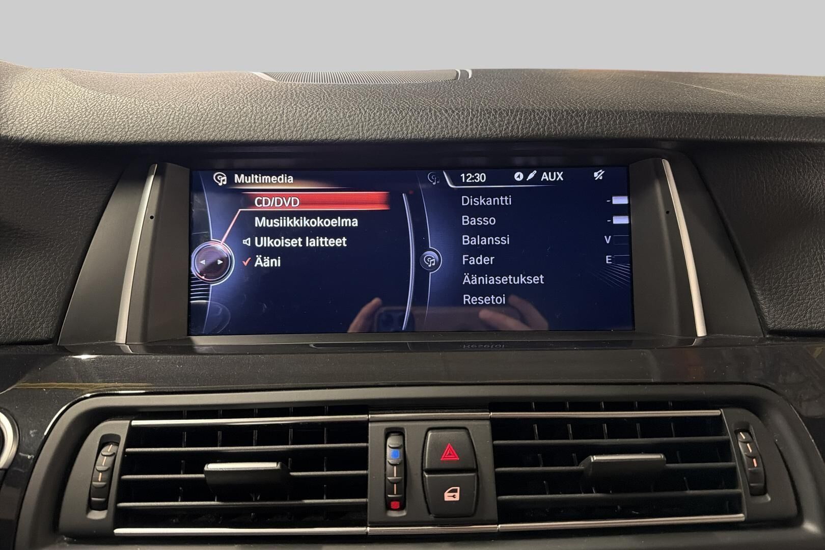 BMW 5-SARJA iso kuva 15