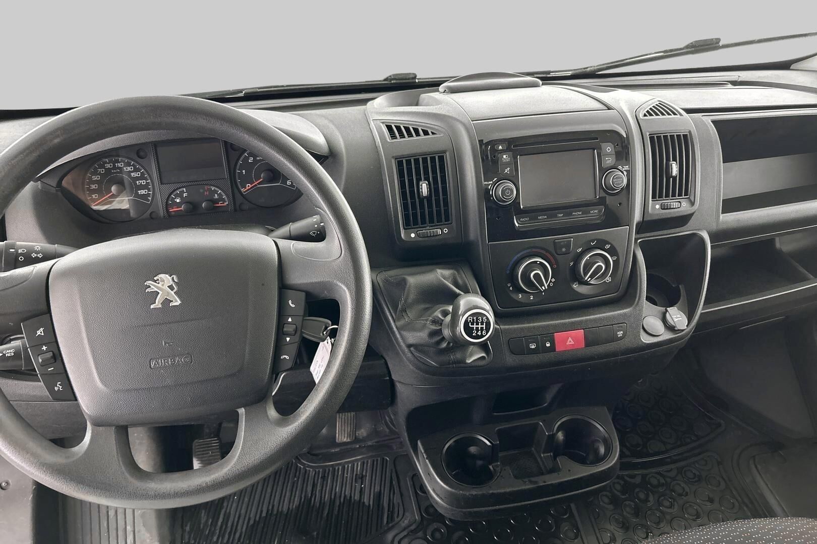 Peugeot Boxer iso kuva 9