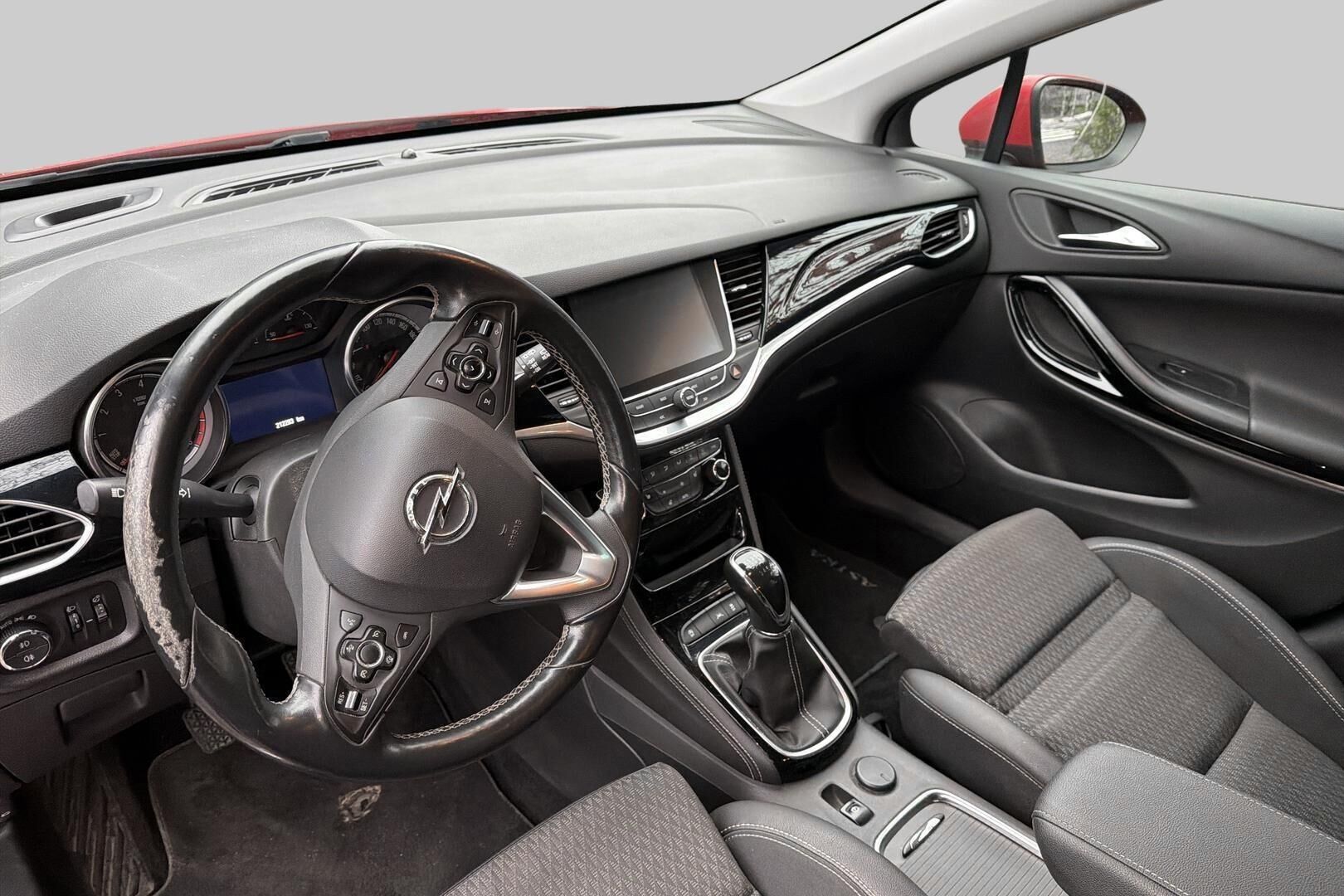 Opel Astra iso kuva 2