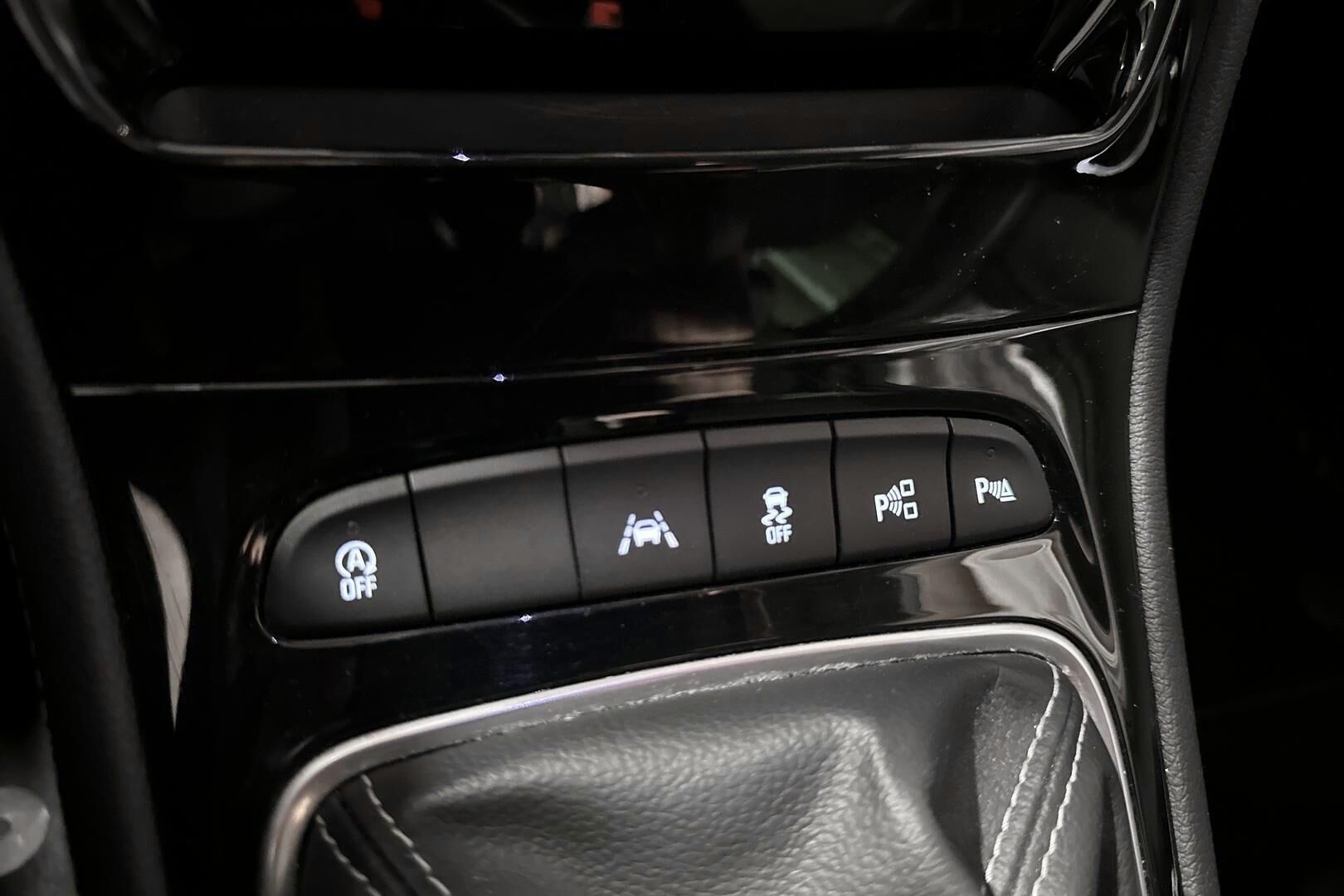 Opel Astra iso kuva 14