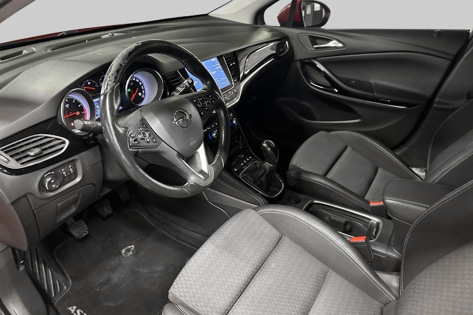 Opel Astra iso kuva 28