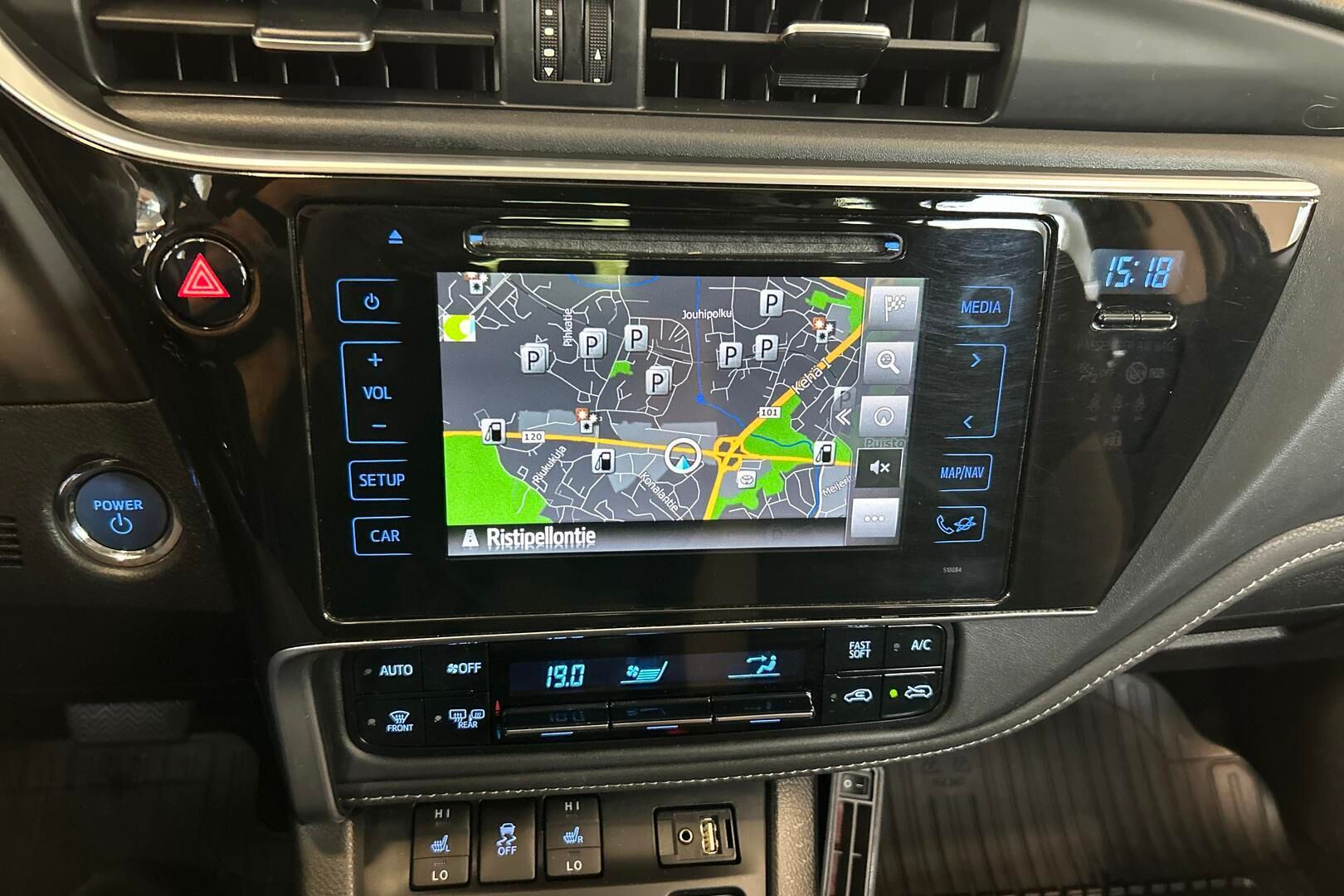 Toyota Auris iso kuva 13