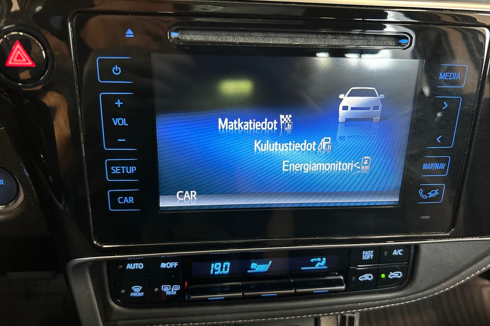Toyota Auris iso kuva 14
