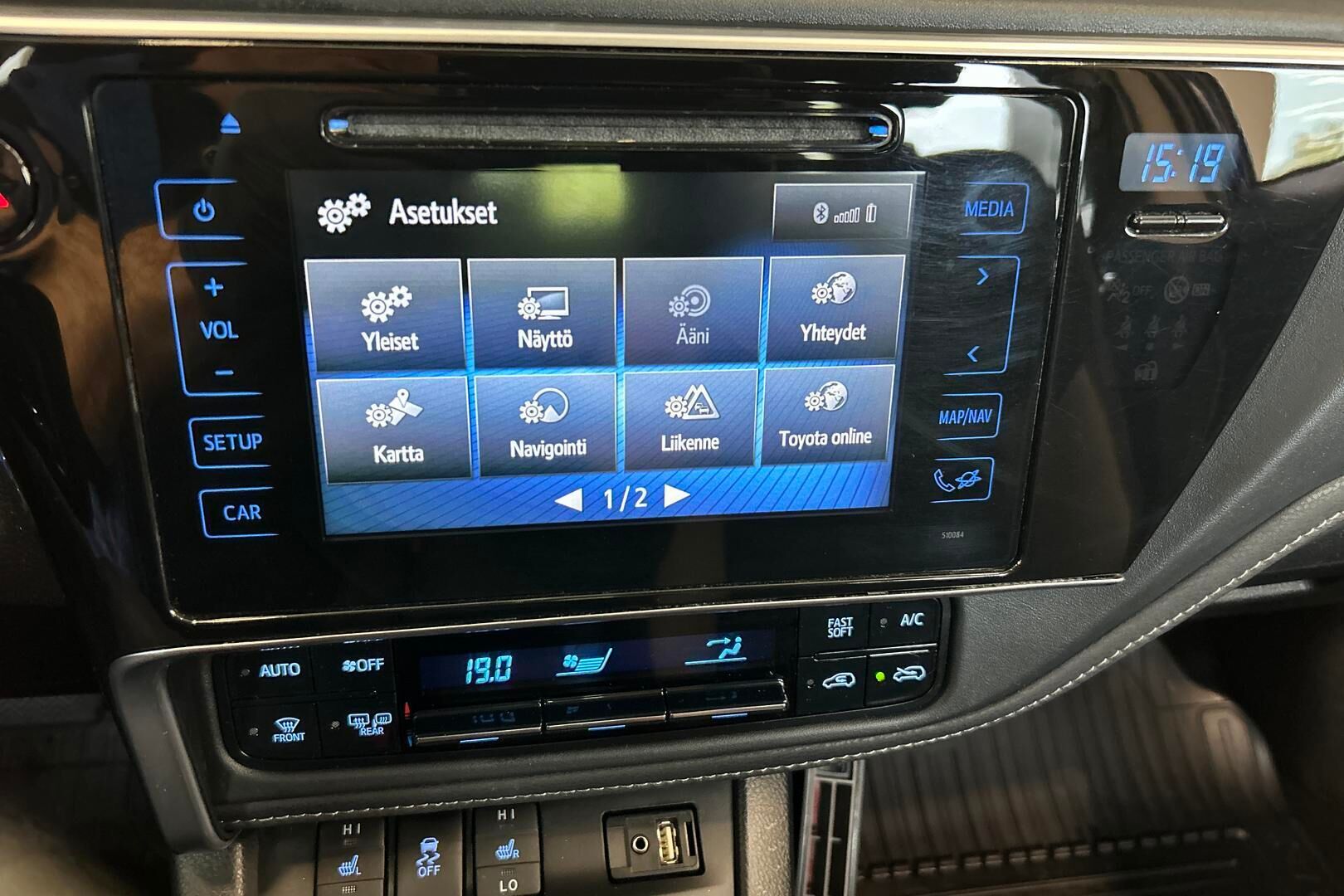 Toyota Auris iso kuva 15