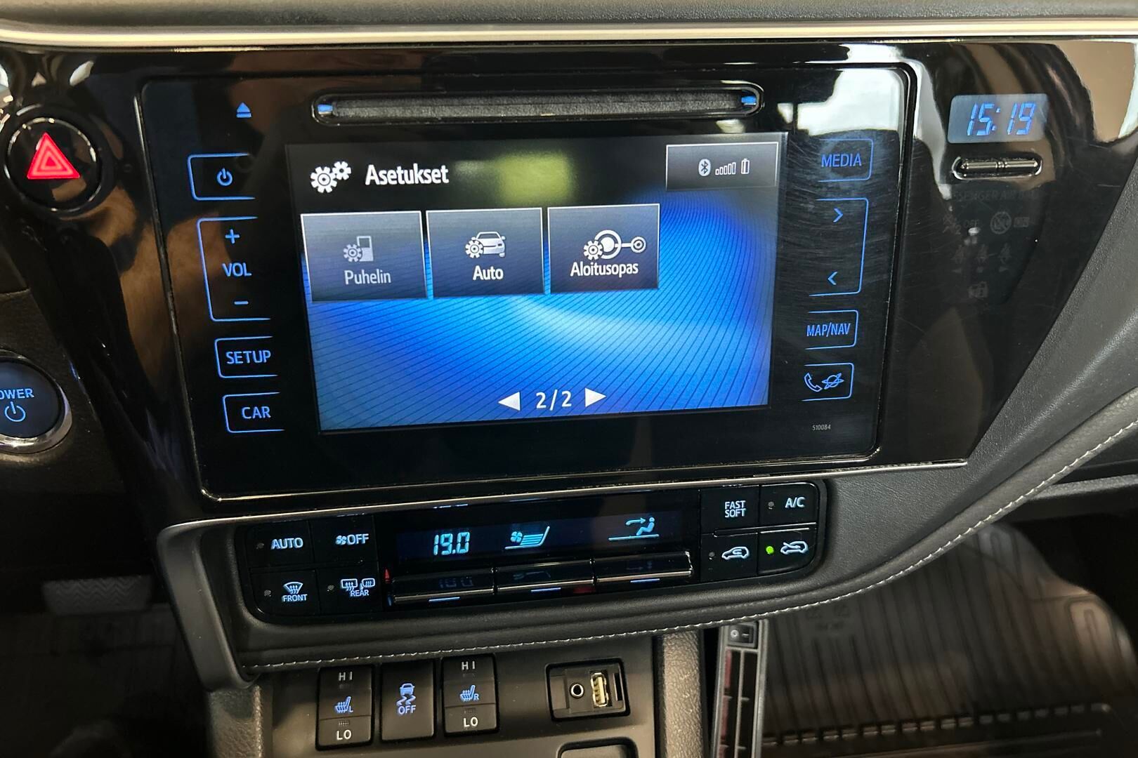 Toyota Auris iso kuva 16