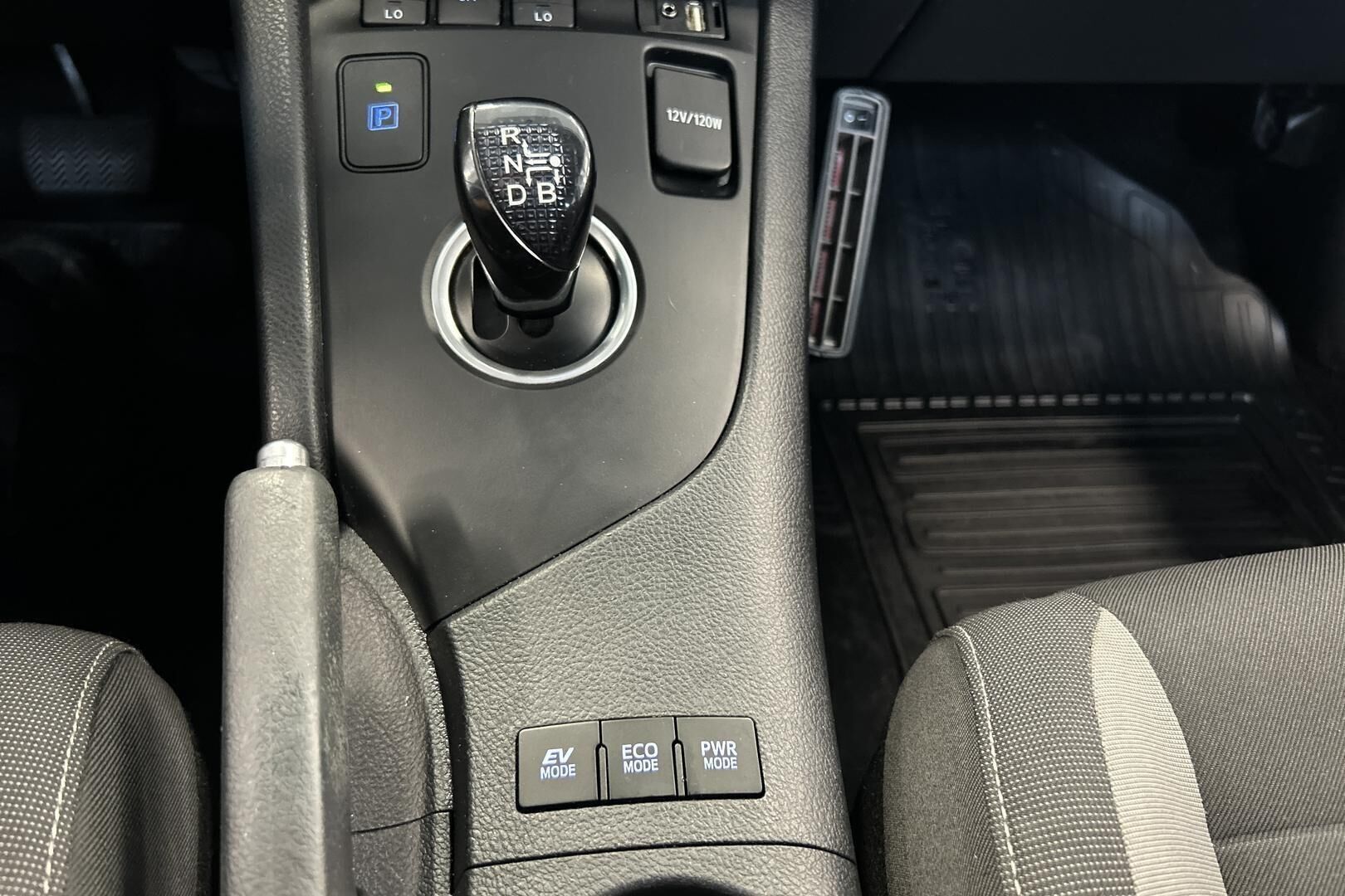 Toyota Auris iso kuva 18